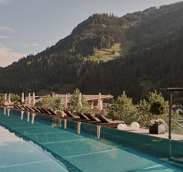 Hotelpool Außenbereich