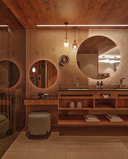 bathroom with two mirrows and wood atmosphere